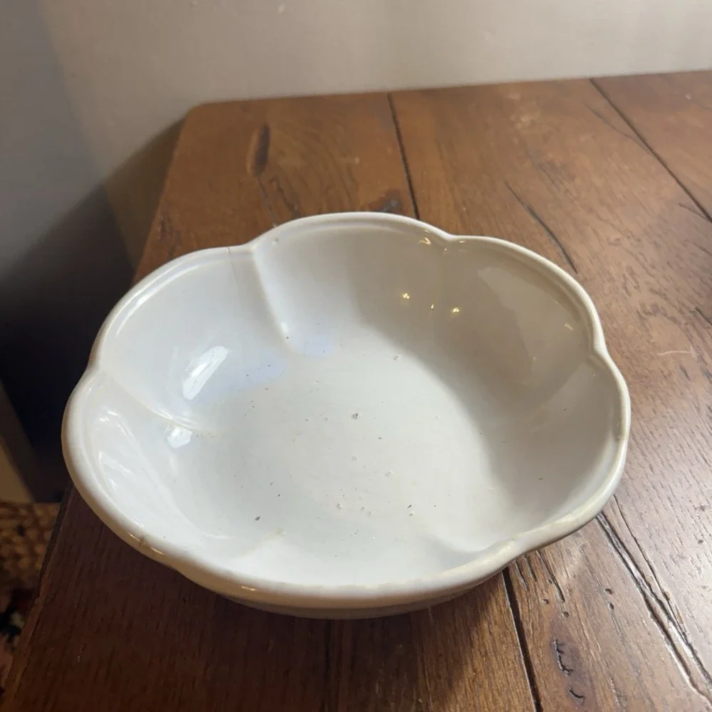 Vintage Art Deco McCoy Pottery Fruit Bowl 7528 Lt Blue Scalloped Rim Pre Owned